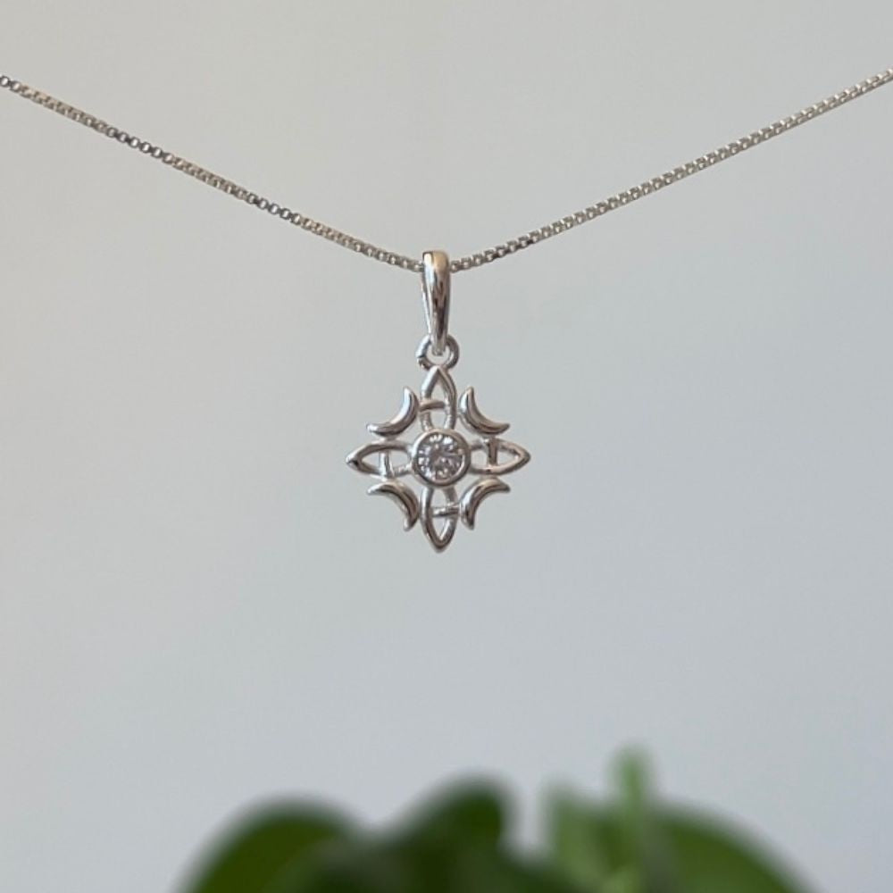 Collar Nudo de Bruja Mini Plata 925