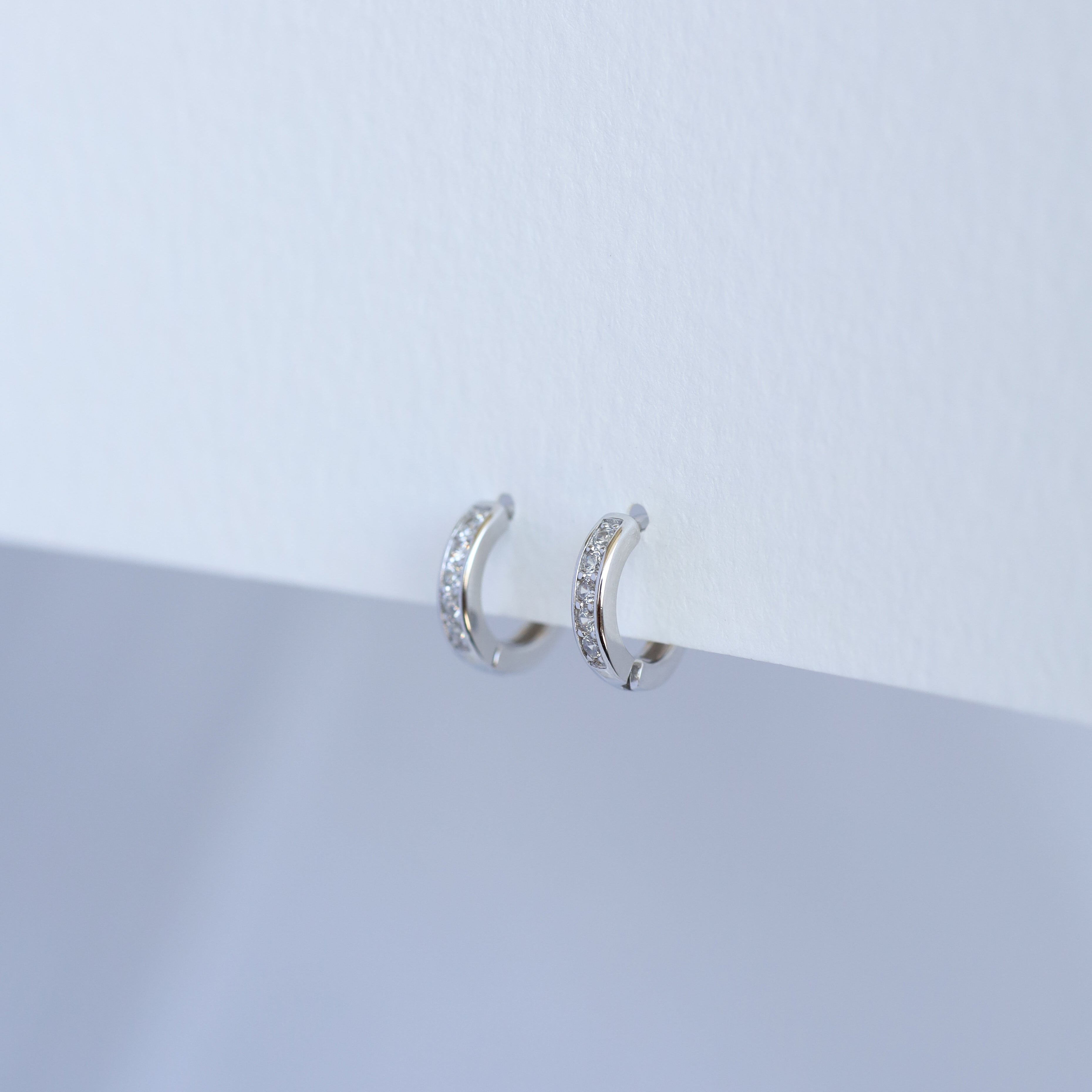 Argollas Cintillo Blancas Mini 10mm