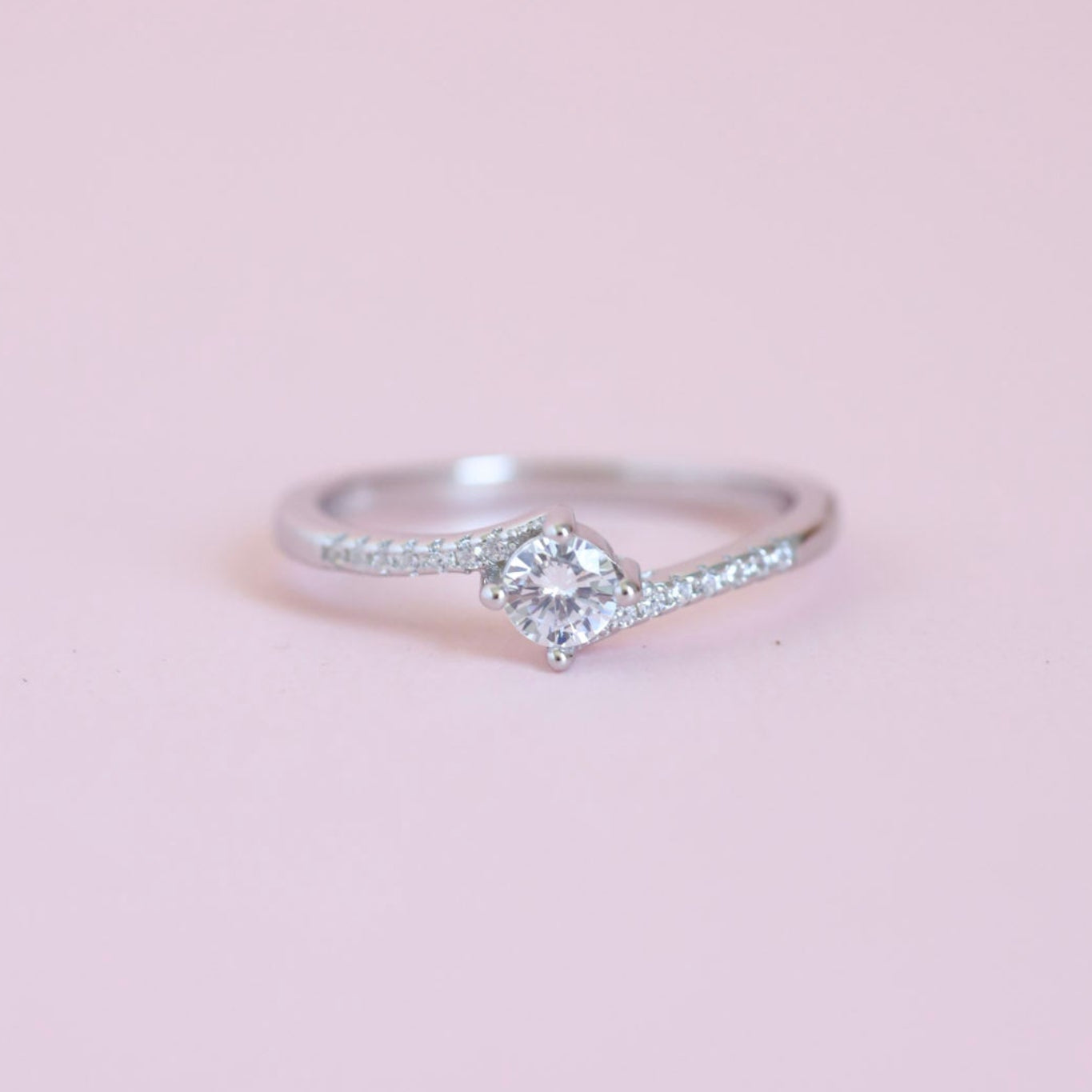 Anillo Solitario Cruzado