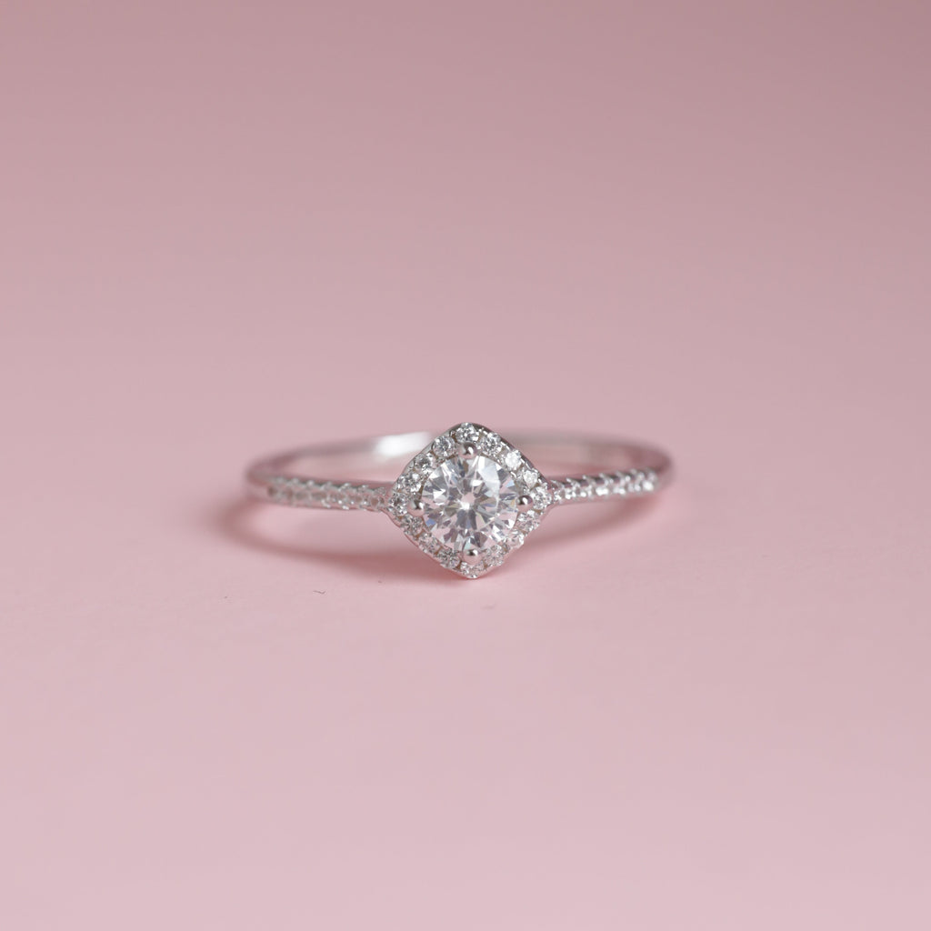 Anillo Solitario Halo de Circones