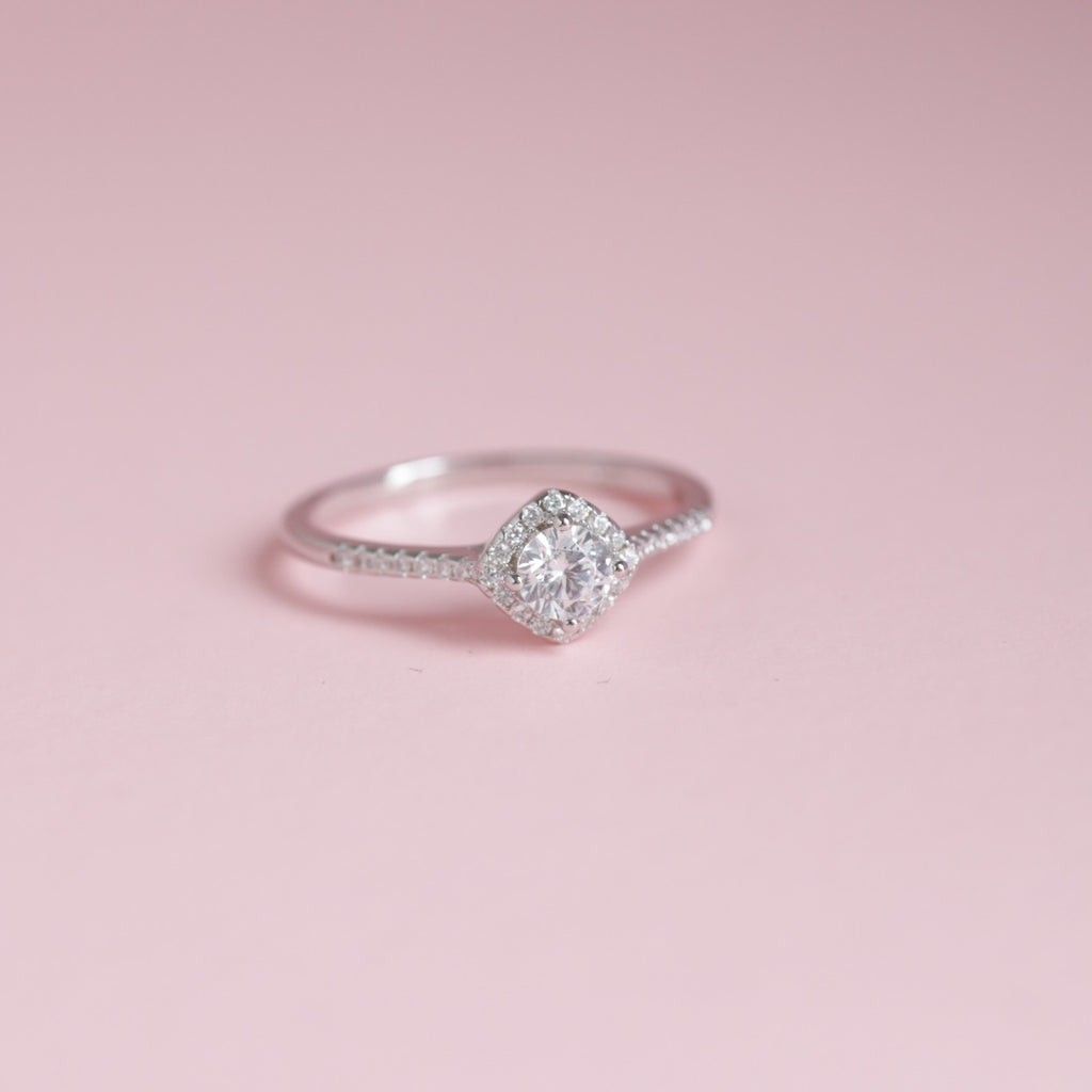 Anillo Solitario Halo de Circones